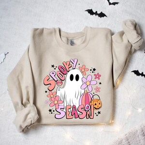 Spooky Season Sweatshirt, Retro Spooky Shirt, Spooky Halloween, Halloween Shirt, Fall Vibes, Cozy Season Shirt, Cute Fall Shirt bild 2