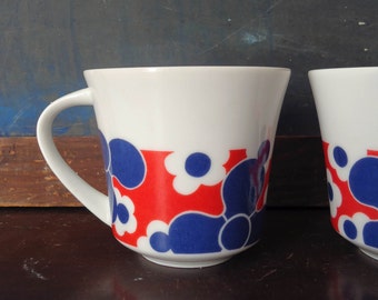 Pair of Vintage Mod Floral Coffee Mugs Red Blue Abstract Flowers FREE SHIPPING