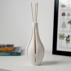 Moderne Vase mit Glasrohr für Pflanzen oder Diffusorstäbchen Bild 7