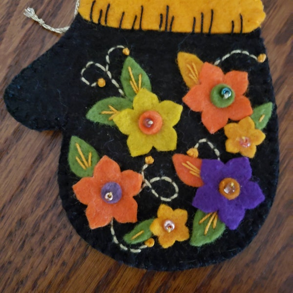 Autumn Garden Gift Card Holders, Ornaments, Wool Felt Gift Card Holders, Small Gift Pockets