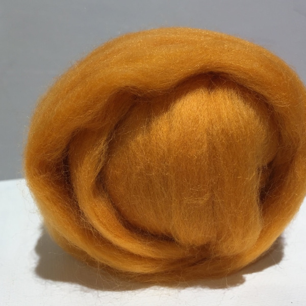 Butterscotch Merino Roving, Needle Felting Spinning Fiber, Merino wool, felting wool, light orange wool roving, pumpkin, saffron, tangerine