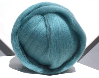 Turquoise Green Merino wool roving, Needle Felting Spinning wool, aqua roving, light blue green Merino roving