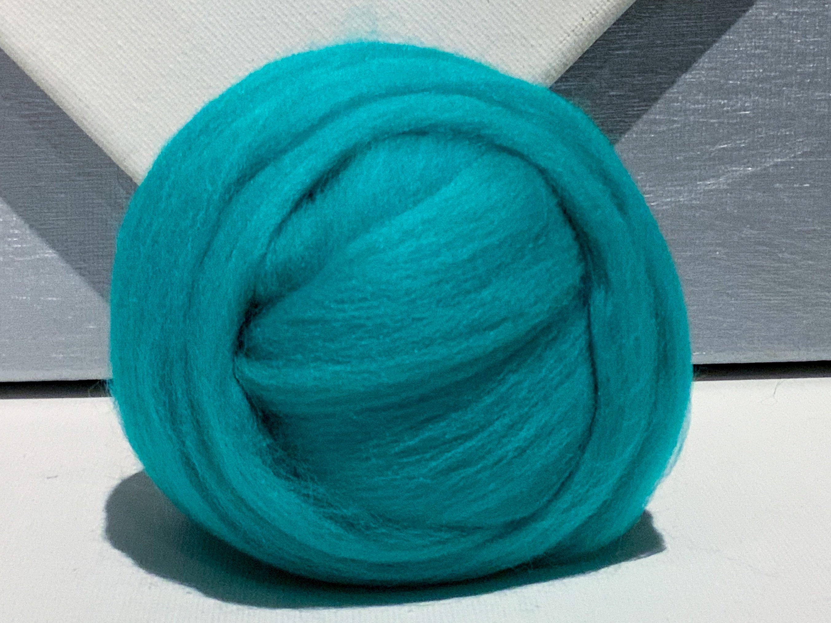 Turquoise Green Merino Wool Roving - 1 oz of Quality Fiber for