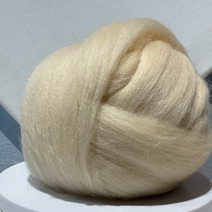 Pergament Merino Kammzug, Nadelfilzwolle, Spinnfasern, Vanille, beige, hellbraun, neutral, sand, lederfarben *neue Bilder*