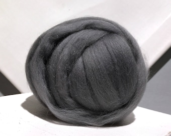 Mèche de laine mérinos gris étain, mèche de laine grise, feutrage à l'aiguille, filature de fibre, gris gris, gris moyen, mèche de laine gris étain, tissage Saori