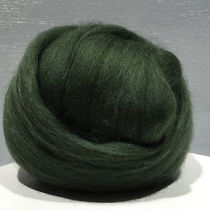 Piniengrüner Merino Kammzug, Nadelfilzwolle, Spinnfaser, dunkelgrüne Merinowolle, Saori