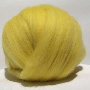 Butter Yellow Merino Roving, yellow wool roving, Needle Felting, Spinning Fiber, light yellow roving image 3