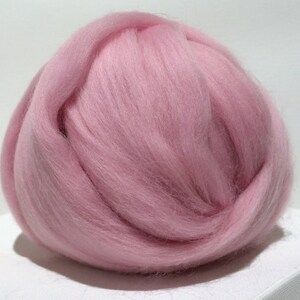 Pink Merino Wool Roving, Needle Felting, Spinning Fiber, pink wool roving, cotton candy, baby pink roving, bubble gum pink, Saori weaving image 2