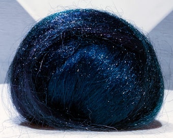 Etoile de feu scintillante « Raven's Wing » bleu-vert noir, feutrage à l'aiguille, filature de fibre, 0,5 oz, bleu noir, vert noir, doublage synthétique