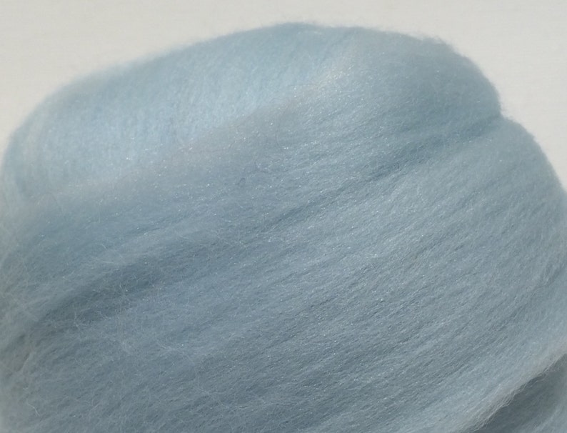 Ice Blue Merino wool roving, Needle Felting Spinning Fiber, 1oz, Light Blue, Baby Blue, crystal blue roving image 3