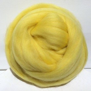 Butter Yellow Merino Roving, yellow wool roving, Needle Felting, Spinning Fiber, light yellow roving image 2