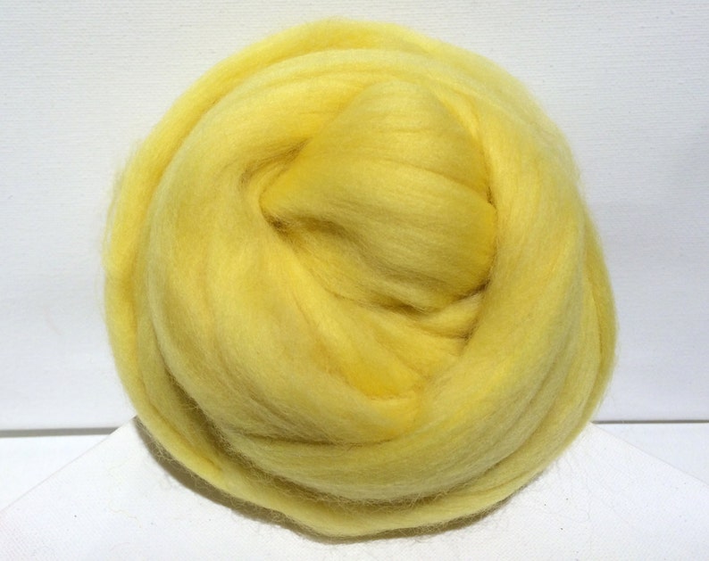 Butter Yellow Merino Roving, yellow wool roving, Needle Felting, Spinning Fiber, light yellow roving image 2