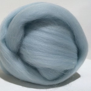 Ice Blue Merino wool roving, Needle Felting Spinning Fiber, 1oz, Light Blue, Baby Blue, crystal blue roving image 2