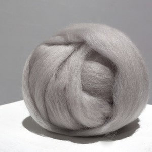 Silver Grey Merino Roving, grey wool roving, Felting Wool, Spinning Fiber, Dove grey, light grey, silver grey roving