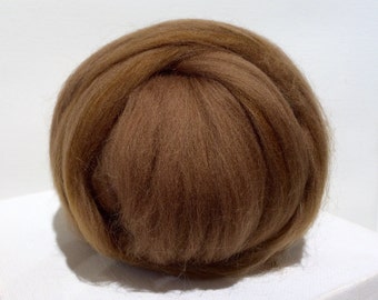Eiche Braun Merino Kammzug: Hellbraune Filzwolle, Spinnfaser (32 g)
