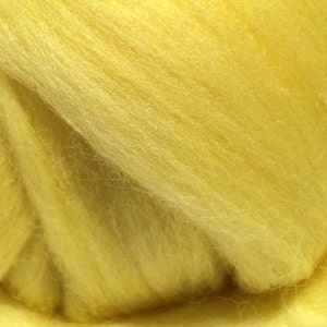 Butter Yellow Merino Roving, yellow wool roving, Needle Felting, Spinning Fiber, light yellow roving image 4