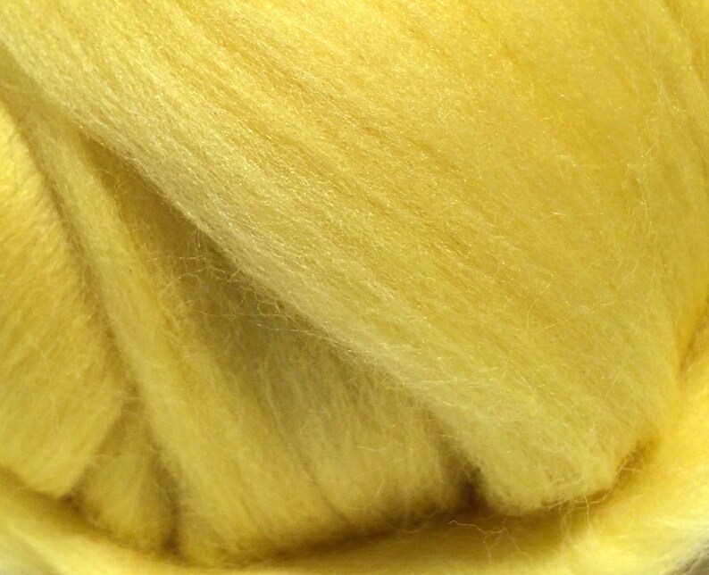 Butter Yellow Merino Roving, yellow wool roving, Needle Felting, Spinning Fiber, light yellow roving image 4