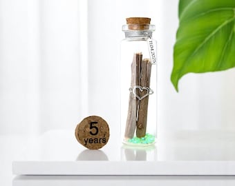 Regalo de madera para el 5.º aniversario de bodas, recuerdo simbólico en miniatura en forma de botella, regalo artesanal original, alternativa a la tarjeta.