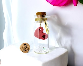 Regalo personalizado de cuero para el tercer aniversario de bodas, regalo simbólico en miniatura de cuero, mensaje en una minibotella.