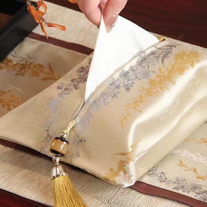 Lot de deux boîtes de mouchoirs en tissu, pochette de voyage, pochette de voyage, porte-serviettes de luxe, pompon, étui à mouchoirs portable