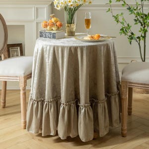 Nappe ronde rétro unie, minimaliste française avec volants faits main pour événement, mariage, salon, napperon