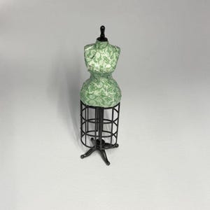 Mannequin in Green