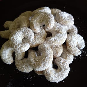 MINI Traditional EUROPEAN Artisan COOKIES Vanilla Crescents (Vanillekipferl) -- 1 Dozen
