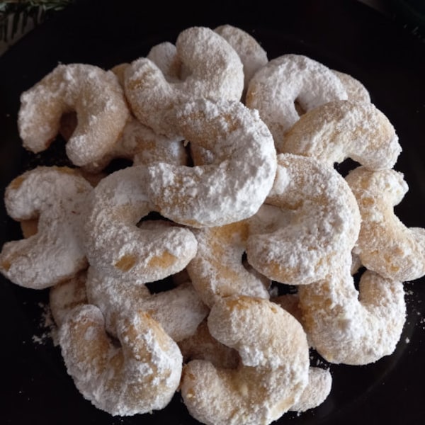 TRADITIONAL EUROPEAN Artisan COOKIES Vanilla Crescents (Vanillekipferl) 1 Dozen