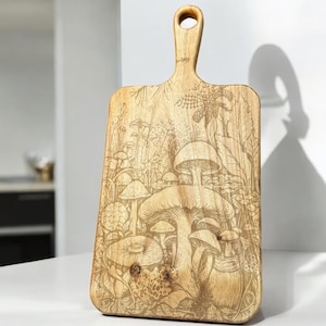 Pilz-Schneidebrett aus Hartholz mit Lasergravur, Charcuterie Brett, Servierbrett, Käsebrett