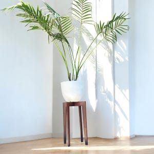 Taburete para plantas, regalo para amantes de las plantas, decoración de porche, soporte para plantas con patas niveladoras ajustables.