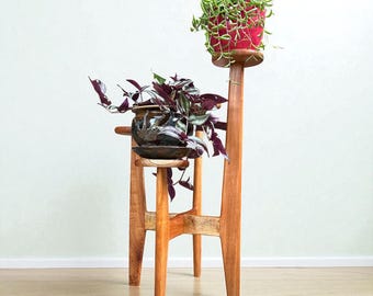Soporte para plantas de interior de 4 niveles, macetero único con patas niveladoras.
