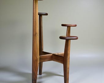 op maat gemaakte houten plantenstandaard binnen halverwege de eeuw modern.