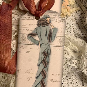 Étiquettes en papier cartonné Paris 1928*Nos dernières créations*Dame de la mode*Rubans de reliure à couture vintage*Quatre étiquettes
