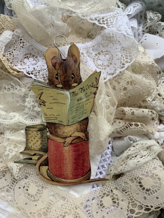 Beatrix Potter Mouse Reading the Newspaper Ornament*oh Darling*fir