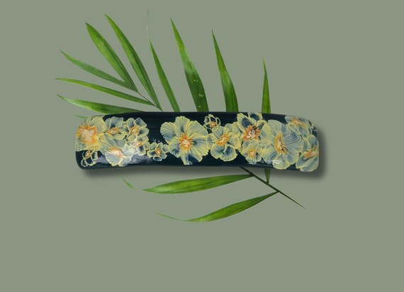 Daffodil barrette, dark green background, super grip, Vintage Made in France clip