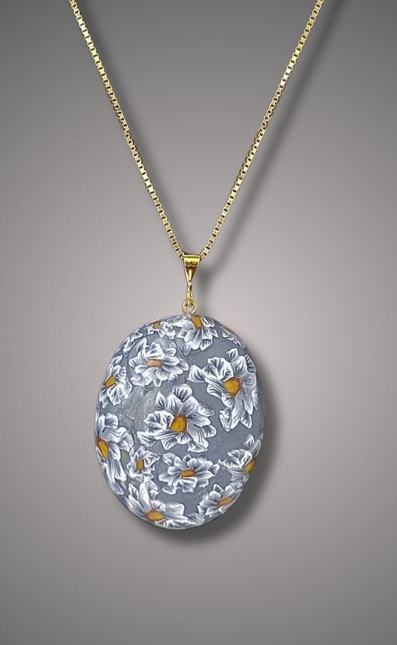 Daisy Pendant Necklace, silver background