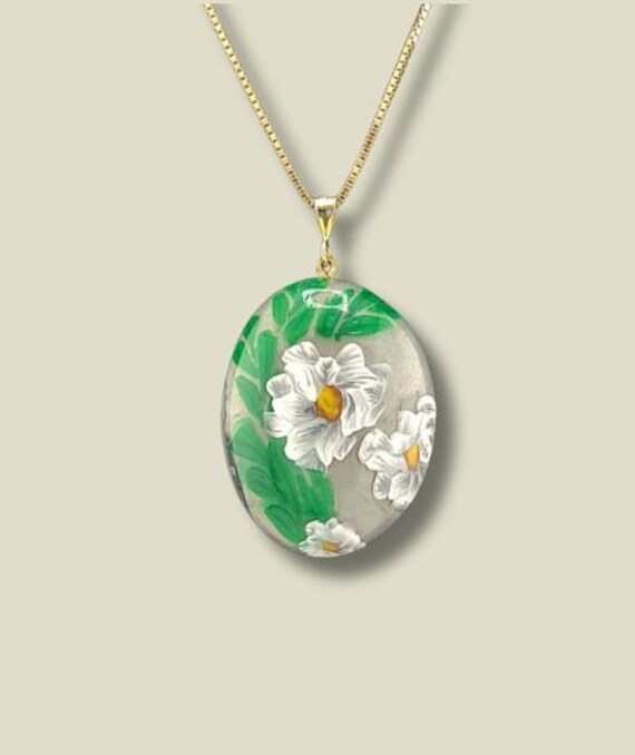 Daisy pendant necklace