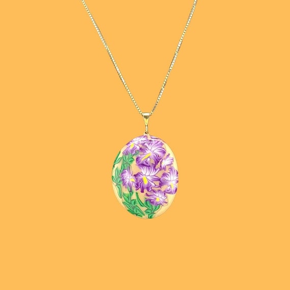 Iris Pendant Necklace, Ecru background