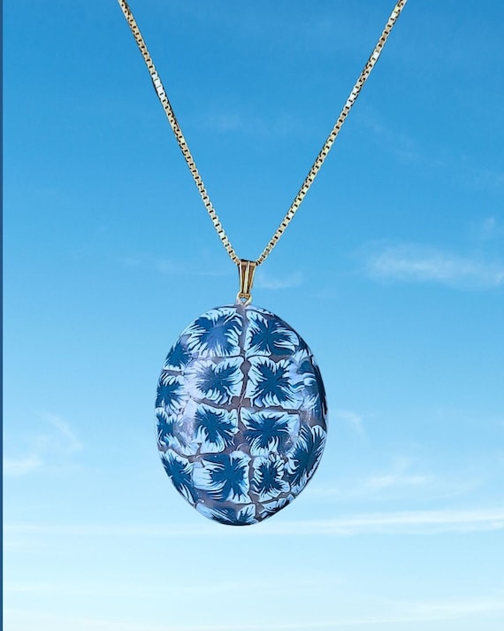 Blue flower oval necklace