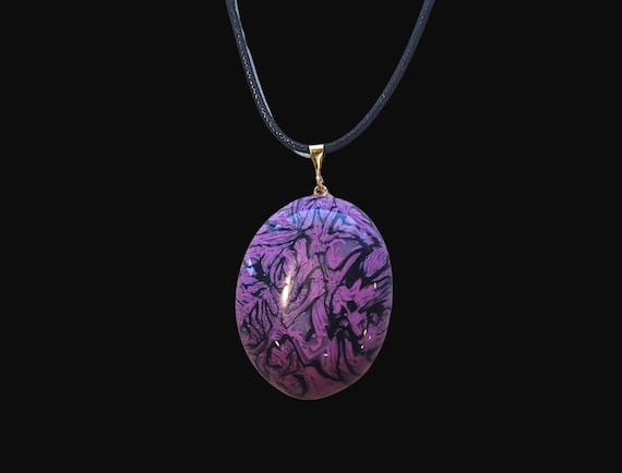 Mauve and Black Oval Pendant Necklace