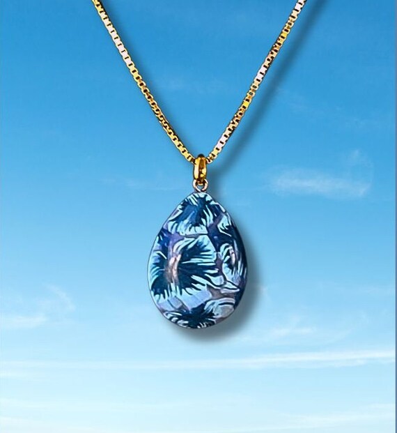 Blue flowers teardrop necklace