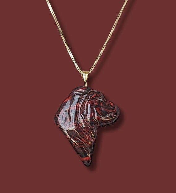 Shar-pei pendant necklace, black and red