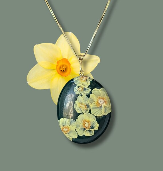 Daffodil necklace dark green background