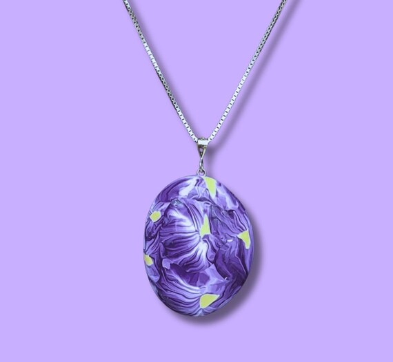 Iris Pendant Necklace