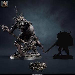 Può includere: Una miniatura fantasy grigia chiamata Dread Balthazar, che raffigura un guerriero umanoide muscoloso con una corona a punte, che impugna una grande arma a lama su una base da 50 mm accanto a una sagoma nera del personaggio.