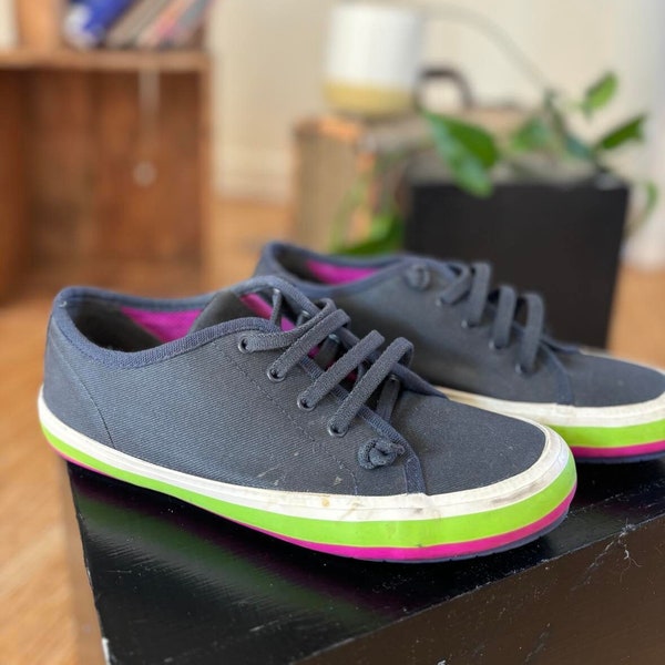 stylish tennis shoes for travel