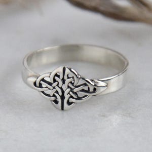 Sterling Silver Celtic Knot Ring: Unisex Wedding Band