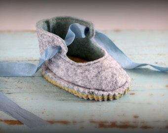 Reggie's felt dolly shoe pattern PDF -Fits Waldorf doll foot 2.5" to 3" long