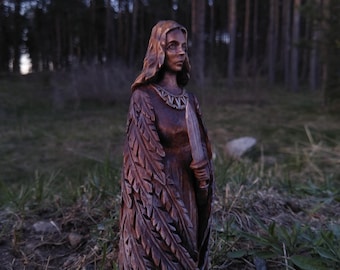 Houten standbeeld Freya, Noorse godin van liefde en oorlog, Brisingamen-ketting, gevleugelde godin, heidens altaardecor