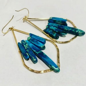 Boucles d&#39;oreilles bleu turquoise en jaspe océan